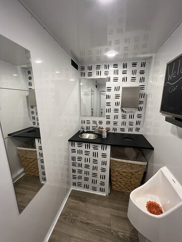 Luxury Mobile 3 Stall Bathroom Trailer Rental